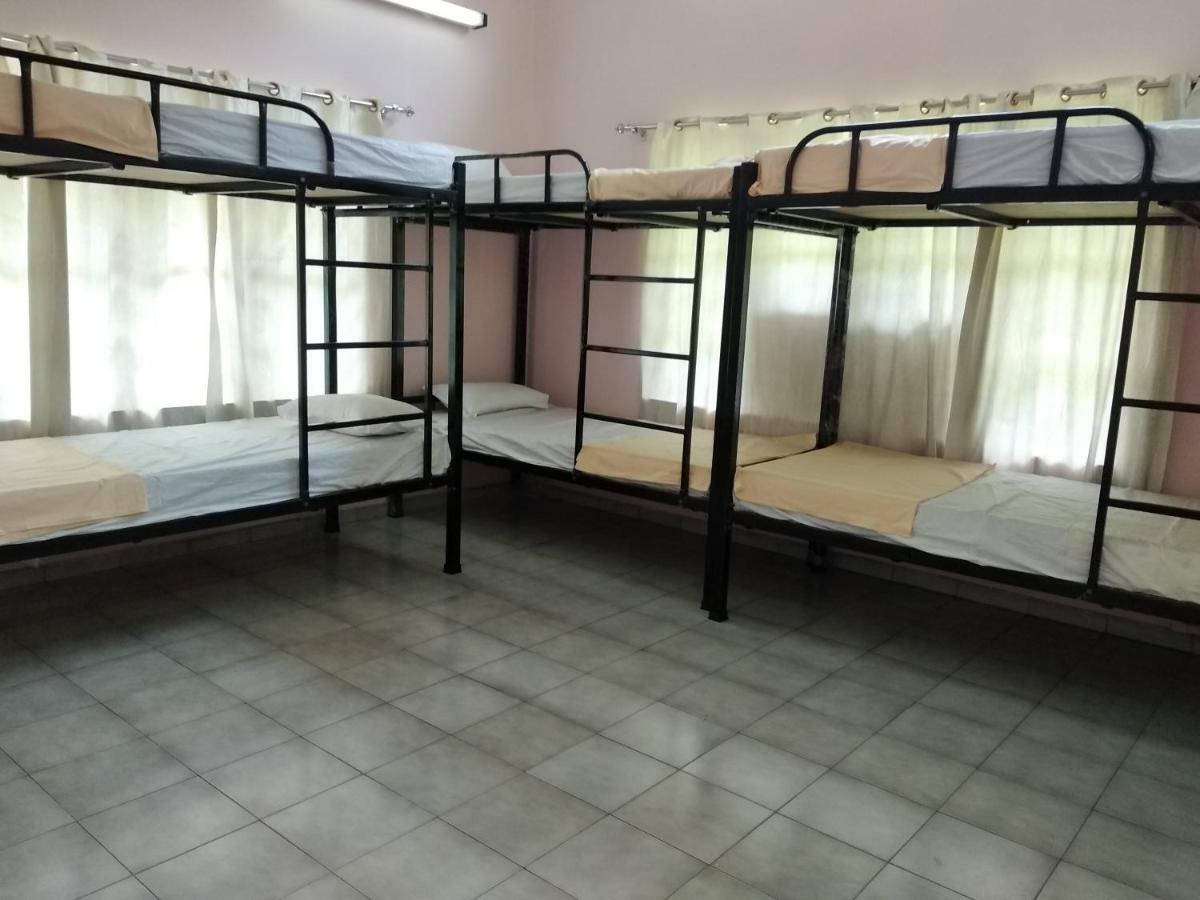 Gibbon Backpackers Hostel Guwahati Exterior foto