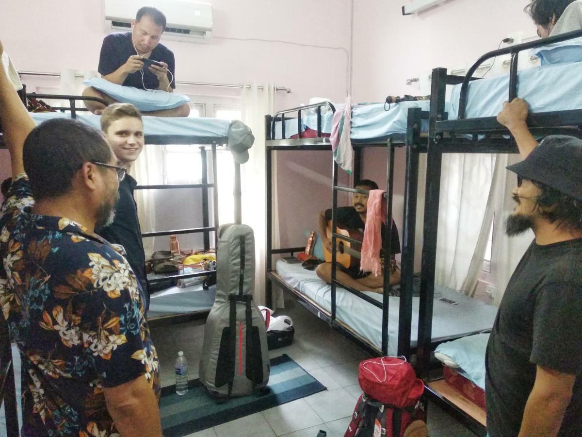 Gibbon Backpackers Hostel Guwahati Exterior foto