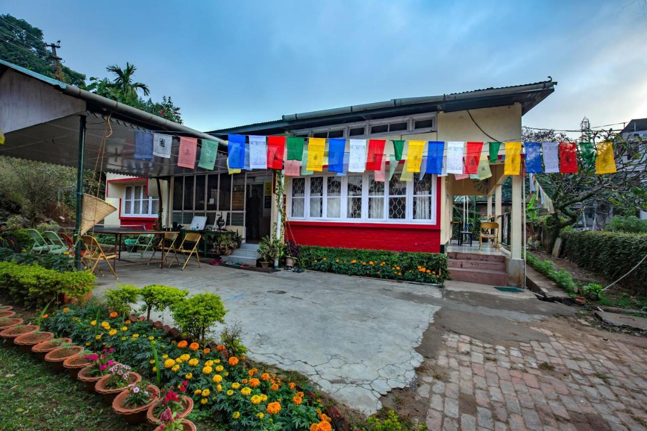 Gibbon Backpackers Hostel Guwahati Exterior foto